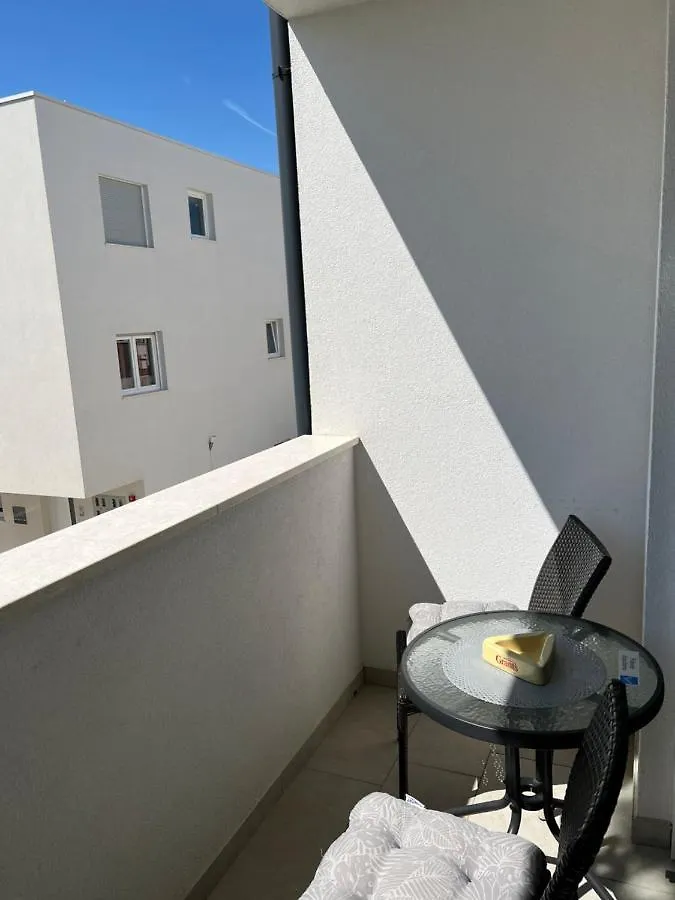 Apartment Sunrise With Private Parking Pula